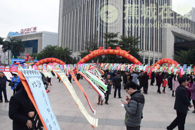 天天过新年猜一成语_过新年手抄报一年级(3)