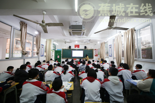 走进宁德十中,雨声也未能掩盖学子琅琅读书声.